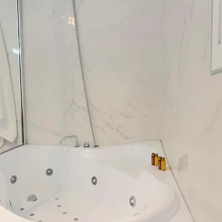 Ugo Jacuzzi Apartamento Bolonha