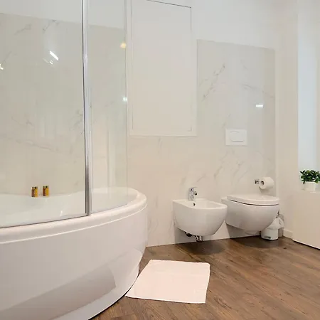 Jacuzzi Center *